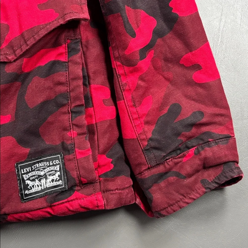 Levi's Men's Sherpa Lined Field Coat Red Camo Size Small